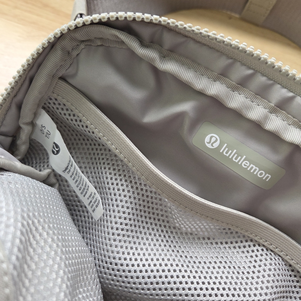 Lululemon Everywhere Belt Bag Silver Drop - Picture 9 of 13